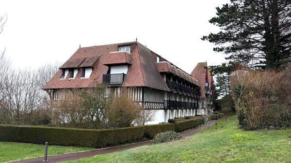 COUP DE CŒUR À 4 KM DE DEAUVILLE – CHARMANT STUDIO EN REZ-DE-JARDIN