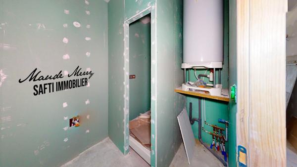 Important POTENTIEL pour investissement LOCATIF ou REVENTE - maison de village avec division pour faire min 3 appartements - grand garage + jardin et cabanon