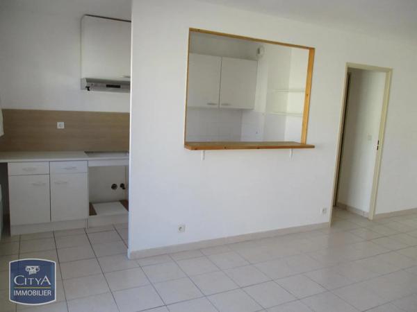 Appartement à louer 3 pièces 60.55m² Nîmes (30900)