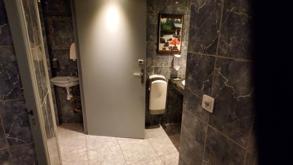 Fonds De Commerce
        
        - 211 m² 78 000 € *