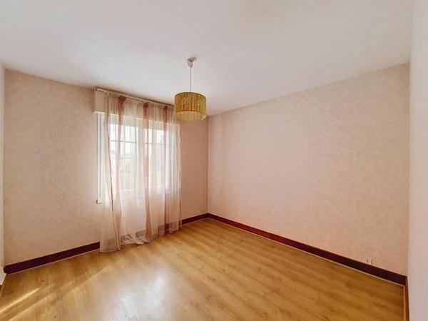 LANESTER : Immeuble de rapport - 3 appartements avec garages