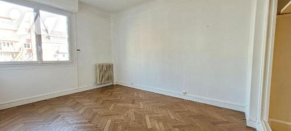 APPARTEMENT A VENDRE DUNKERQUE 59 ! Appartement traversant idéalement situé à Dunkerque, à prox...