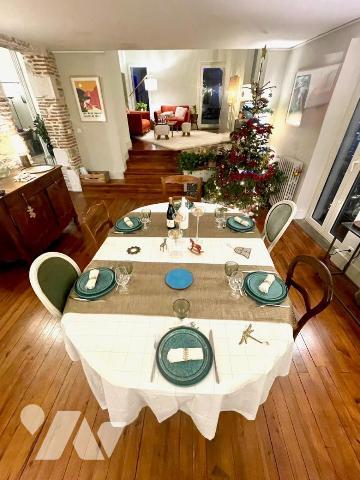 Maison de ville avec terrasse 249m² 9 pièces 