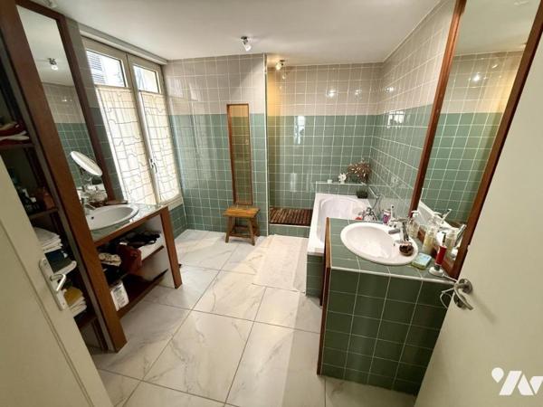 Maison de ville avec terrasse 249m² 9 pièces 