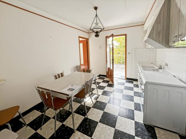 Mas avec grand hangar et nombreuses dépendances