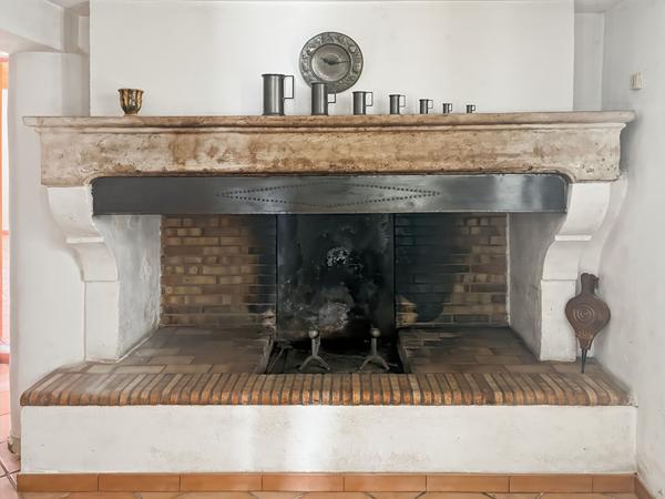 Mas avec grand hangar et nombreuses dépendances