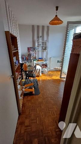 Appt :
- entrée, cuisine, séchoir, séjour ac balcon, 2 chambres, salle d'eau, WC, débarras,
- cave.