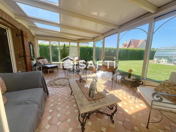 Maison en brique de 165m2 avec piscine, jardin et dépendances, prête à vous séduire