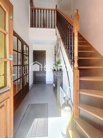 Maison en brique de 165m2 avec piscine, jardin et dépendances, prête à vous séduire