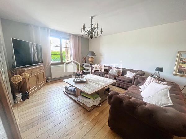 Maison en brique de 165m2 avec piscine, jardin et dépendances, prête à vous séduire