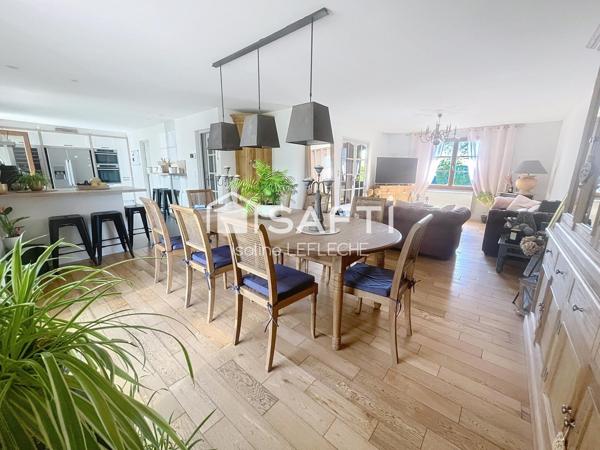 Maison en brique de 165m2 avec piscine, jardin et dépendances, prête à vous séduire