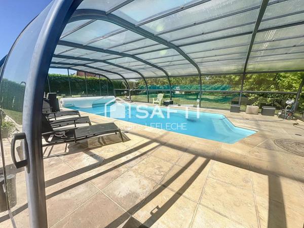 Maison en brique de 165m2 avec piscine, jardin et dépendances, prête à vous séduire