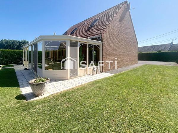 Maison en brique de 165m2 avec piscine, jardin et dépendances, prête à vous séduire