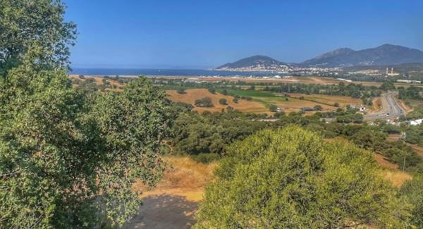 BASTELICACCIA (CORSE) appartement à vendre 3 pièces avec terrasse, face à la baie d'AJACCIO