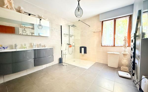 Maison à vendre    6 pièces •  Lherm