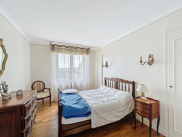 A vendre Maison DURAN 7 pièces avec garage terrain arboré et vue dégagée