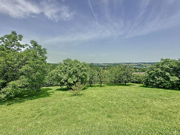 A vendre Maison DURAN 7 pièces avec garage terrain arboré et vue dégagée