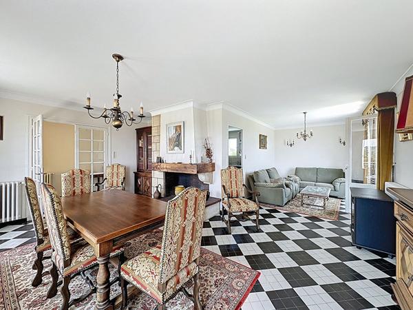 A vendre Maison DURAN 7 pièces avec garage terrain arboré et vue dégagée