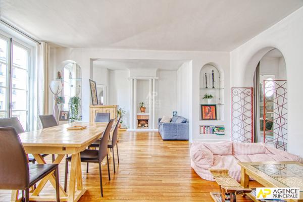"Versailles Notre-Dame" Superbe appartement familial de 97 m² Carrez de 5 pièces ! Loyer 2 550 €/mois charges comprises **  - Référence  28334