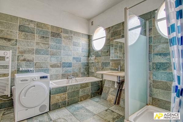 "Versailles Notre-Dame" Superbe appartement familial de 97 m² Carrez de 5 pièces ! Loyer 2 550 €/mois charges comprises **  - Référence  28334