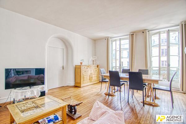 "Versailles Notre-Dame" Superbe appartement familial de 97 m² Carrez de 5 pièces ! Loyer 2 550 €/mois charges comprises **  - Référence  28334