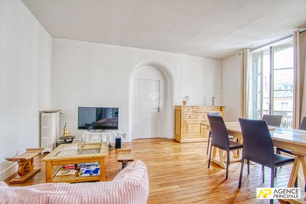 "Versailles Notre-Dame" Superbe appartement familial de 97 m² Carrez de 5 pièces ! Loyer 2 550 €/mois charges comprises **  - Référence  28334