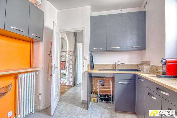 "Versailles Notre-Dame" Superbe appartement familial de 97 m² Carrez de 5 pièces ! Loyer 2 550 €/mois charges comprises **  - Référence  28334