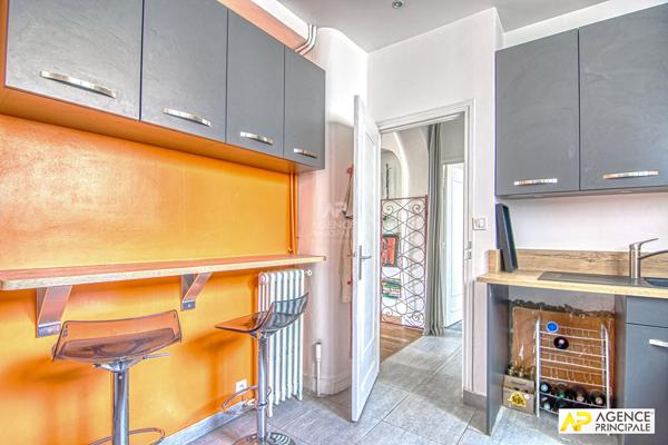 "Versailles Notre-Dame" Superbe appartement familial de 97 m² Carrez de 5 pièces ! Loyer 2 550 €/mois charges comprises **  - Référence  28334