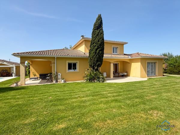 Dpt Landes (40), à vendre AIRE SUR L'ADOUR maison contemporaine T6 de 202m² habitables + terrases, pool house, garage de 60 m² et piscine sur 2755m² de terrain, au calme