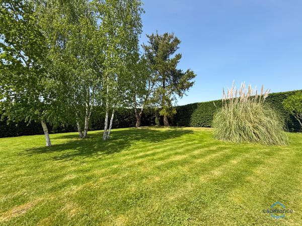 Dpt Landes (40), à vendre AIRE SUR L'ADOUR maison contemporaine T6 de 202m² habitables + terrases, pool house, garage de 60 m² et piscine sur 2755m² de terrain, au calme