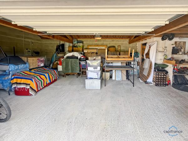 Dpt Landes (40), à vendre AIRE SUR L'ADOUR maison contemporaine T6 de 202m² habitables + terrases, pool house, garage de 60 m² et piscine sur 2755m² de terrain, au calme