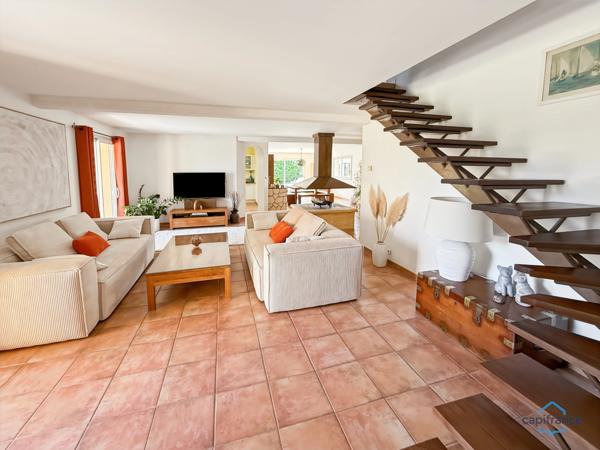Dpt Landes (40), à vendre AIRE SUR L'ADOUR maison contemporaine T6 de 202m² habitables + terrases, pool house, garage de 60 m² et piscine sur 2755m² de terrain, au calme