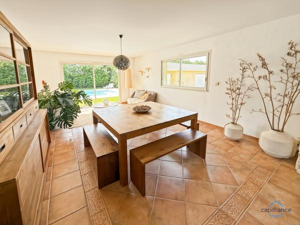 Dpt Landes (40), à vendre AIRE SUR L'ADOUR maison contemporaine T6 de 202m² habitables + terrases, pool house, garage de 60 m² et piscine sur 2755m² de terrain, au calme