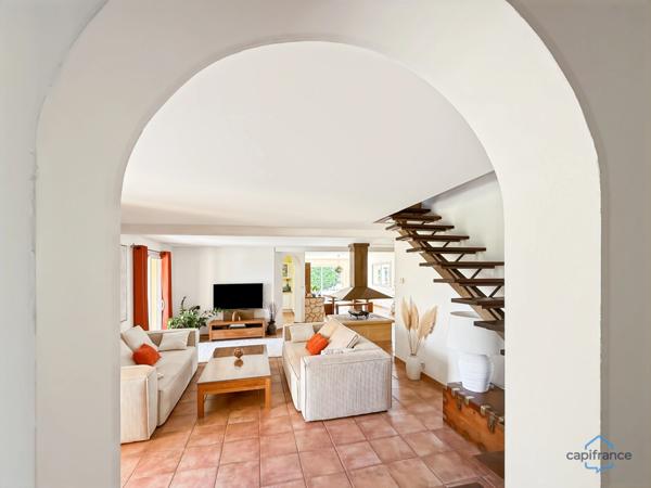 Dpt Landes (40), à vendre AIRE SUR L'ADOUR maison contemporaine T6 de 202m² habitables + terrases, pool house, garage de 60 m² et piscine sur 2755m² de terrain, au calme
