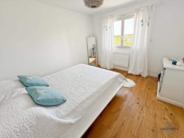 Dpt Landes (40), à vendre AIRE SUR L'ADOUR maison contemporaine T6 de 202m² habitables + terrases, pool house, garage de 60 m² et piscine sur 2755m² de terrain, au calme