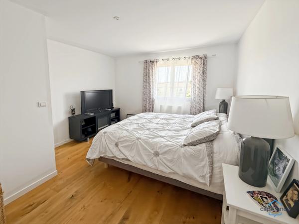 Dpt Landes (40), à vendre AIRE SUR L'ADOUR maison contemporaine T6 de 202m² habitables + terrases, pool house, garage de 60 m² et piscine sur 2755m² de terrain, au calme