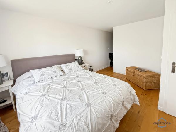 Dpt Landes (40), à vendre AIRE SUR L'ADOUR maison contemporaine T6 de 202m² habitables + terrases, pool house, garage de 60 m² et piscine sur 2755m² de terrain, au calme