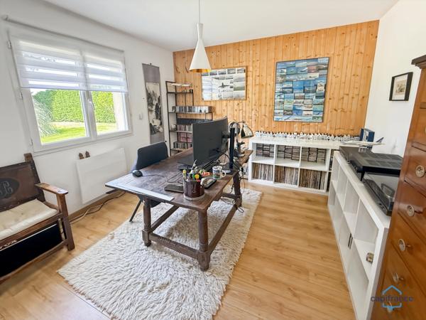 Dpt Landes (40), à vendre AIRE SUR L'ADOUR maison contemporaine T6 de 202m² habitables + terrases, pool house, garage de 60 m² et piscine sur 2755m² de terrain, au calme