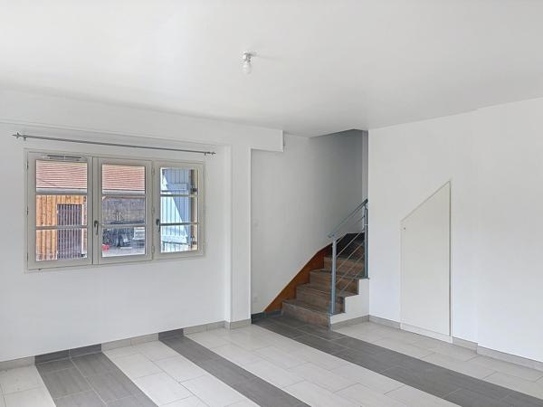 Triplex entièrement rénové et très lumineux