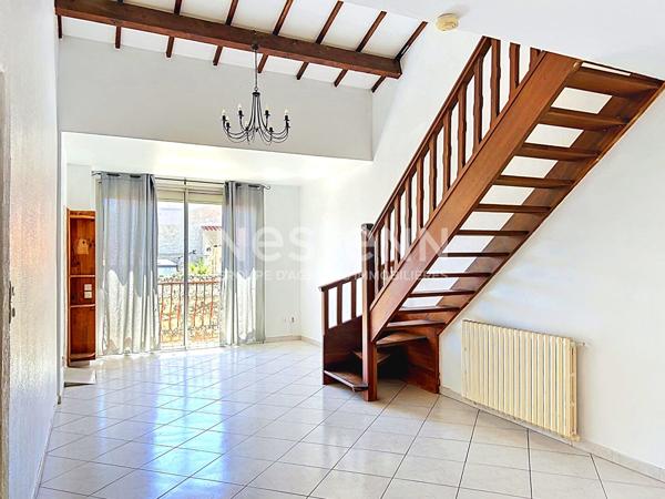 Maison de ville avec T2 indépendant, terrasse et garage à Sigean