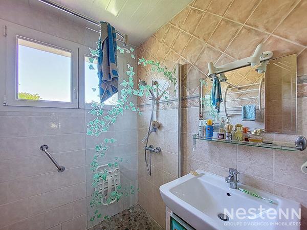 A Vendre Maison des années 1960 de 133 m² sur sous-sol avec jardin et garage de 64 m²