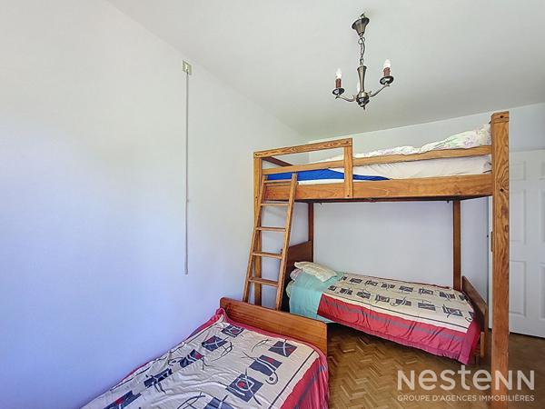 A Vendre Maison des années 1960 de 133 m² sur sous-sol avec jardin et garage de 64 m²