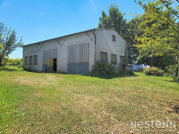 A Vendre Maison des années 1960 de 133 m² sur sous-sol avec jardin et garage de 64 m²