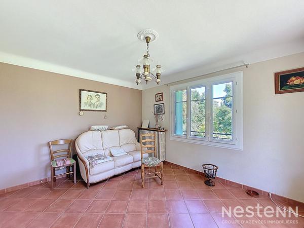 A Vendre Maison des années 1960 de 133 m² sur sous-sol avec jardin et garage de 64 m²