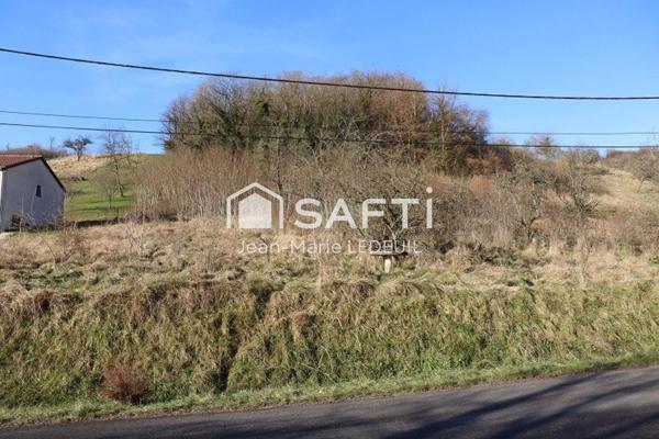 Terrain à batir, 27 m de façade environ.