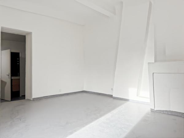 Toulon (83000) TOULON MAIRIE/HALLES – Grand T2 de 52m² – Idéal Investissement LCD ou 1er Achat