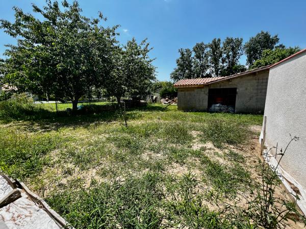 Villeneuve sur Lot, rive droite, dans un quartier résidentiel, maison NEUVE de PLAIN-PIED de 85,35 m² avec grand séjour et cuisine équipée, 3 chambres, SDE et 2 WC, garage. Adaptée aux personnes à mobilité réduite. , Villeneuve sur lot
