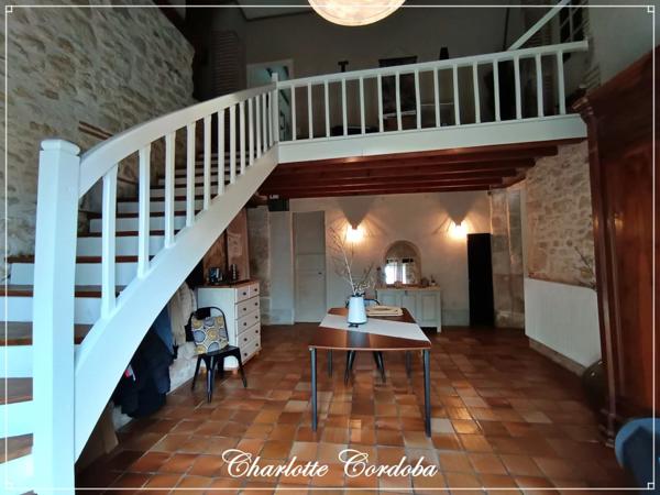 Coup de cœur pour cette maison en pierre au cœur de la nature, possibilité gîte – 2 ha et vue imprenable