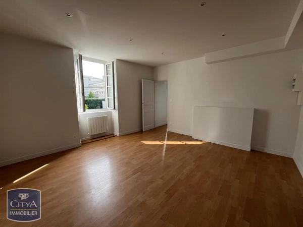 Appartement à louer 2 pièces 48.86m² Laval (53000)