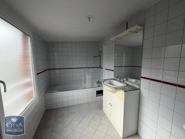 Appartement à louer 2 pièces 48.86m² Laval (53000)